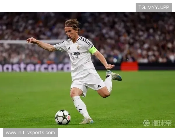 终场哨响,克罗地亚老将莫德里奇跪地掩面 终场哨响,克罗地亚老将莫德里奇跪地掩面