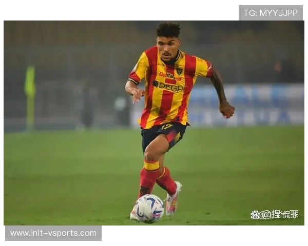 莱切与乌迪内斯1-1僵持，班达任意球绝杀点燃主场